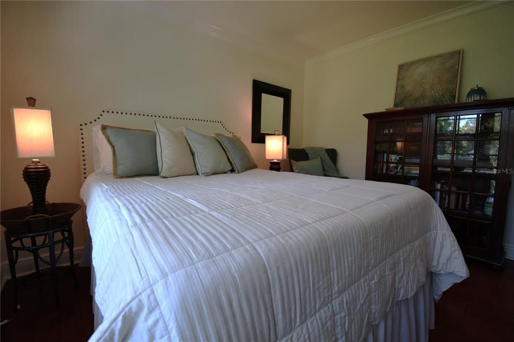 出租: $8,500 (3 贝兹, 2 浴室, 2574 平方英尺)