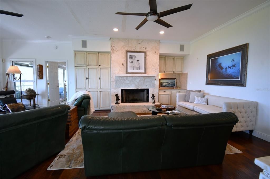 出租: $8,500 (3 贝兹, 2 浴室, 2574 平方英尺)