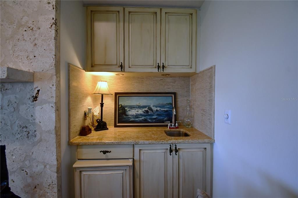 出租: $8,500 (3 贝兹, 2 浴室, 2574 平方英尺)