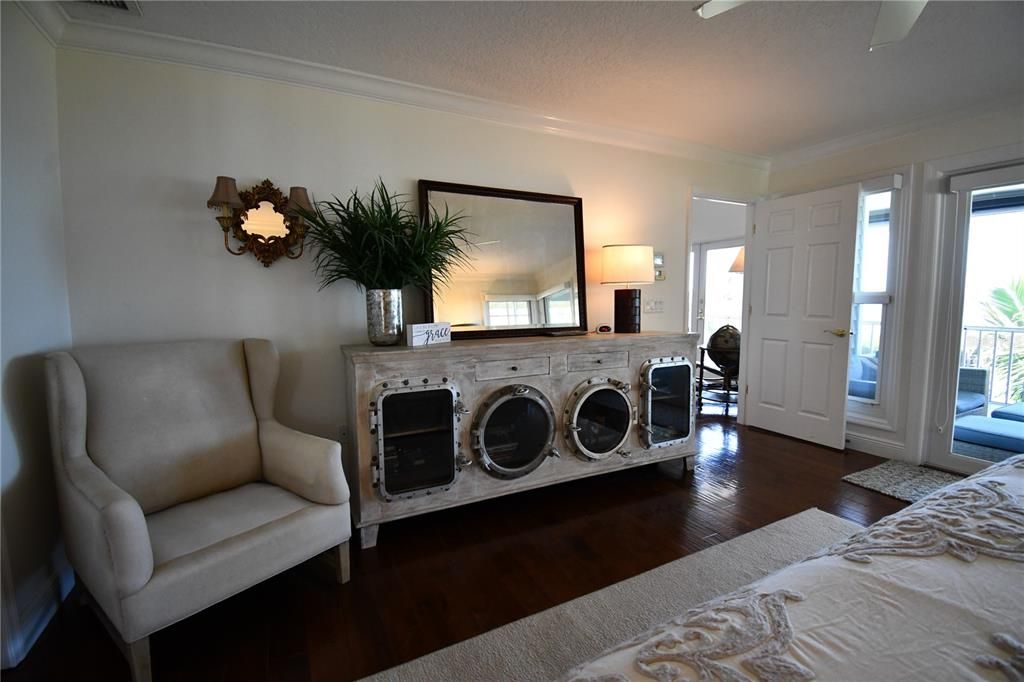 出租: $8,500 (3 贝兹, 2 浴室, 2574 平方英尺)