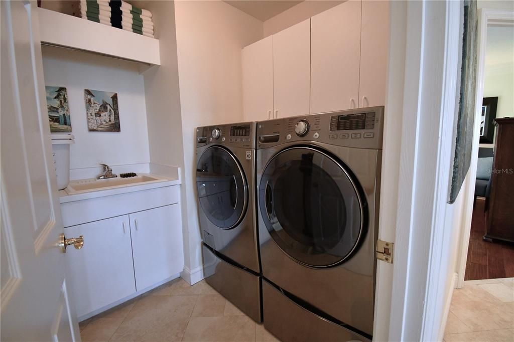 出租: $8,500 (3 贝兹, 2 浴室, 2574 平方英尺)