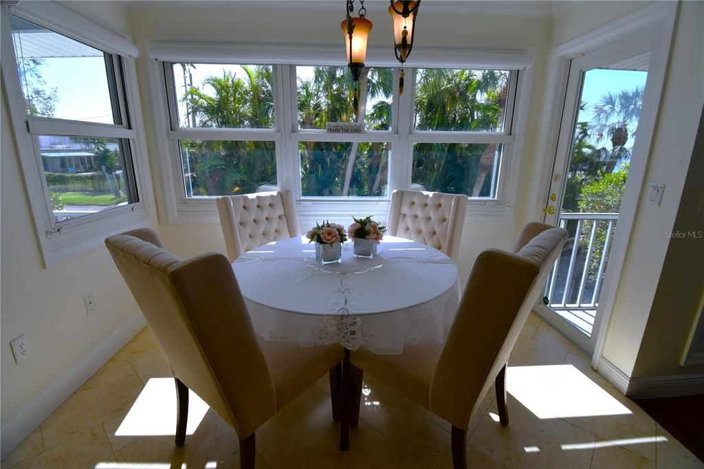 出租: $8,500 (3 贝兹, 2 浴室, 2574 平方英尺)