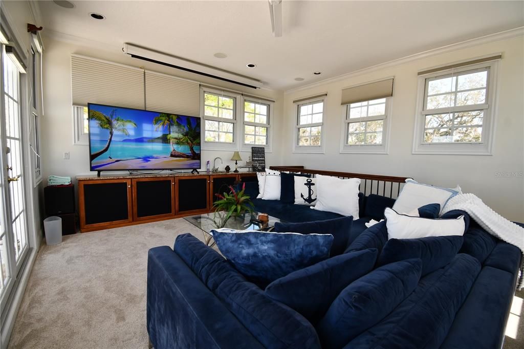 出租: $8,500 (3 贝兹, 2 浴室, 2574 平方英尺)