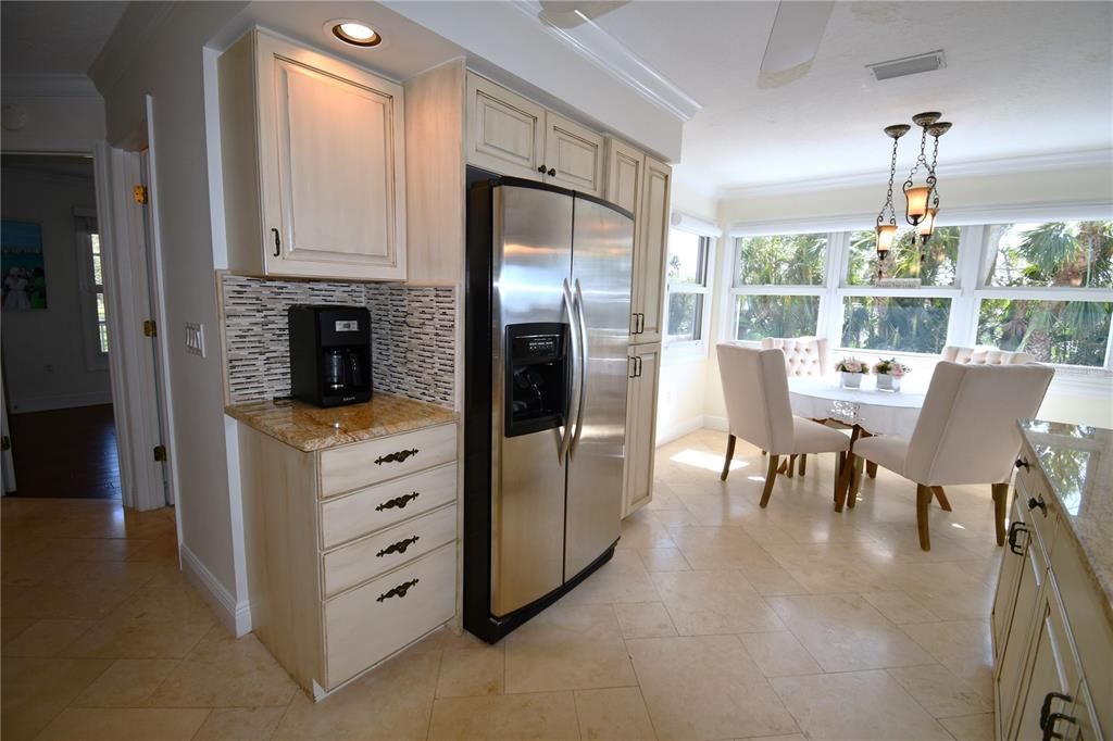 出租: $8,500 (3 贝兹, 2 浴室, 2574 平方英尺)