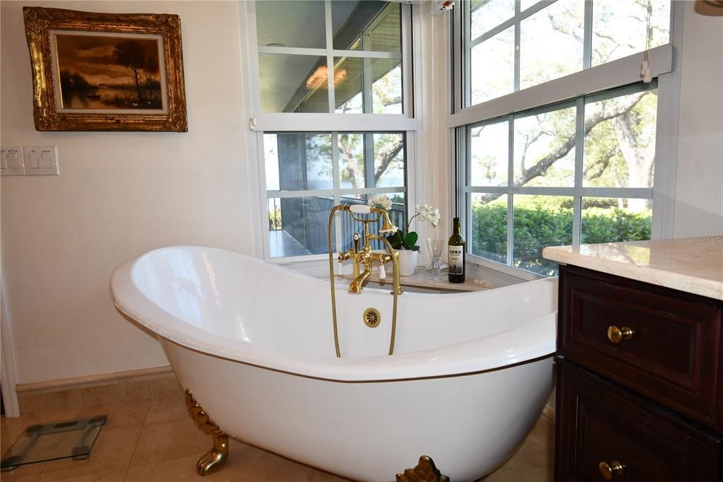 出租: $8,500 (3 贝兹, 2 浴室, 2574 平方英尺)