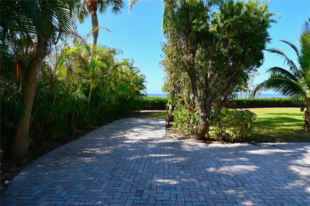 出租: $8,500 (3 贝兹, 2 浴室, 2574 平方英尺)