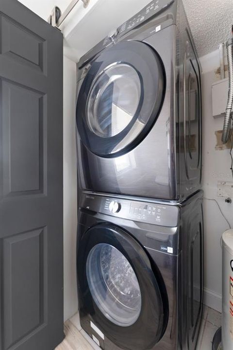 For Rent: $2,200 (2 beds, 2 baths, 1025 Square Feet)