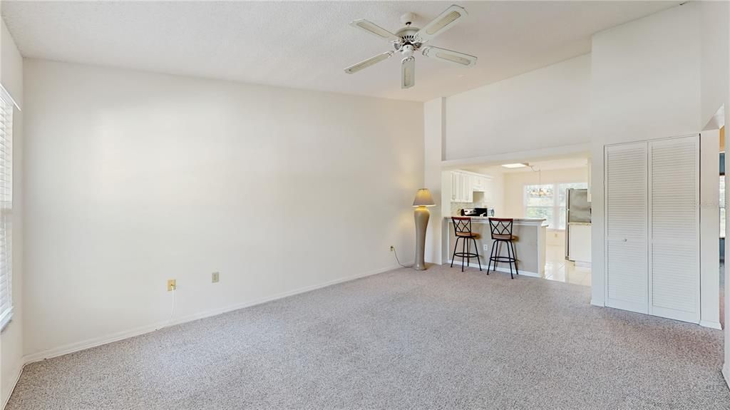 Под контрактом: $120,000 (2 спален, 1 ванн, 925 Квадратных фут)