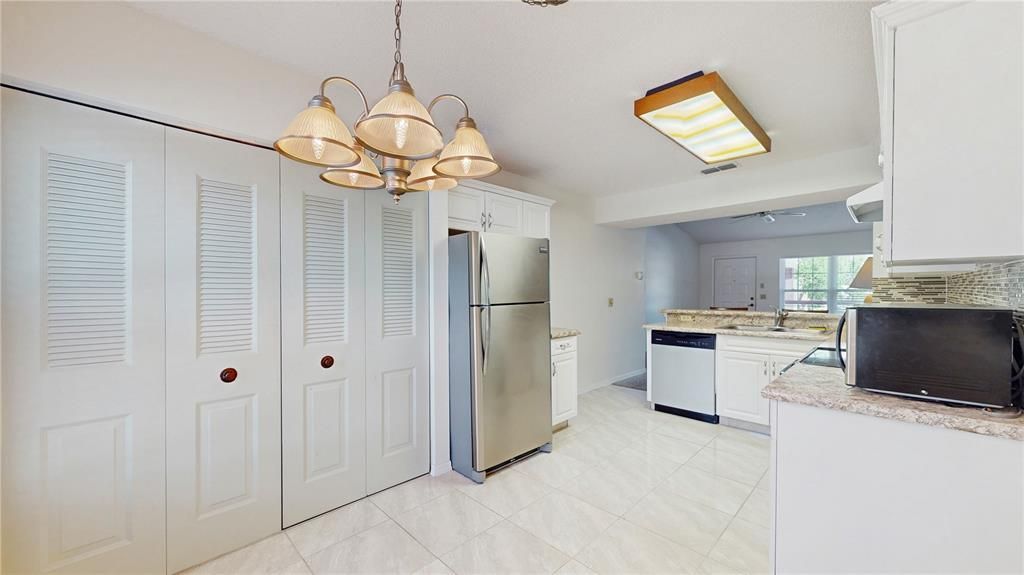 Под контрактом: $120,000 (2 спален, 1 ванн, 925 Квадратных фут)