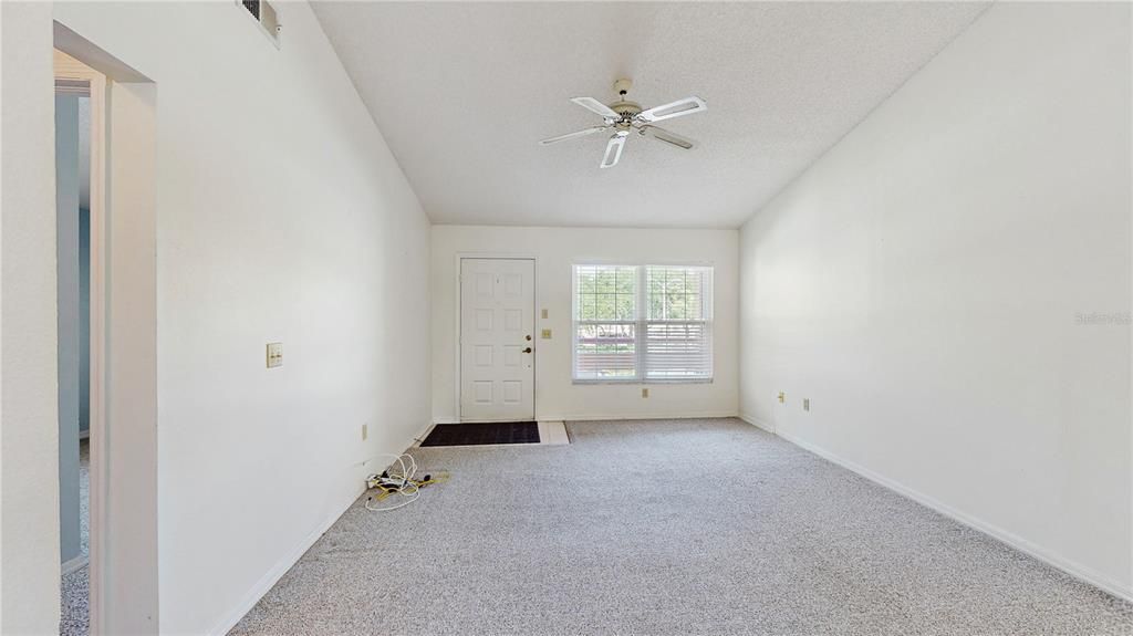 Под контрактом: $120,000 (2 спален, 1 ванн, 925 Квадратных фут)