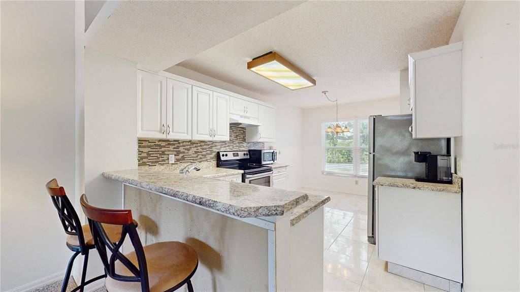 Под контрактом: $120,000 (2 спален, 1 ванн, 925 Квадратных фут)