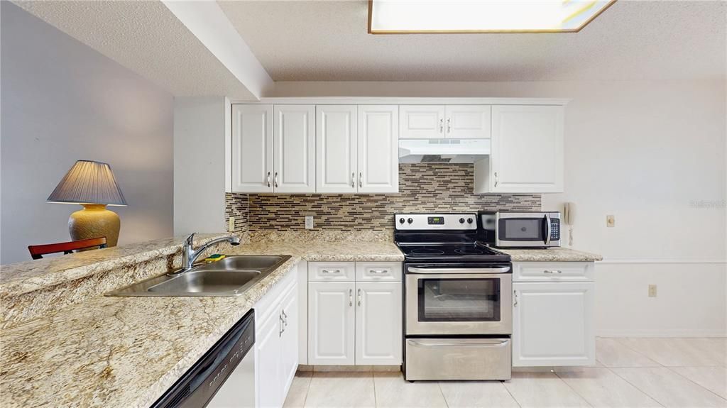 Под контрактом: $120,000 (2 спален, 1 ванн, 925 Квадратных фут)