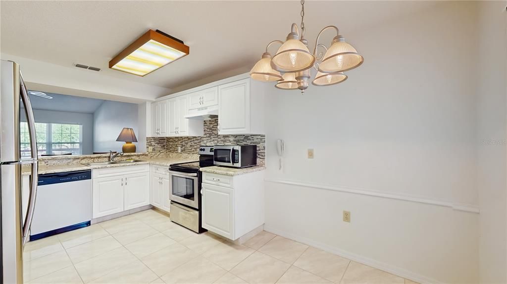 Под контрактом: $120,000 (2 спален, 1 ванн, 925 Квадратных фут)