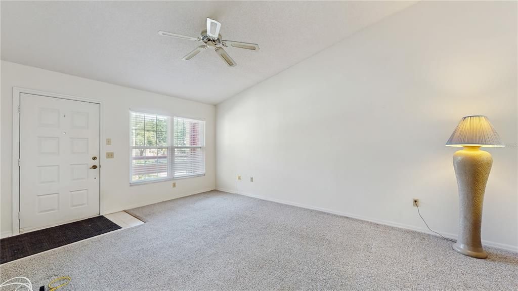 Под контрактом: $120,000 (2 спален, 1 ванн, 925 Квадратных фут)