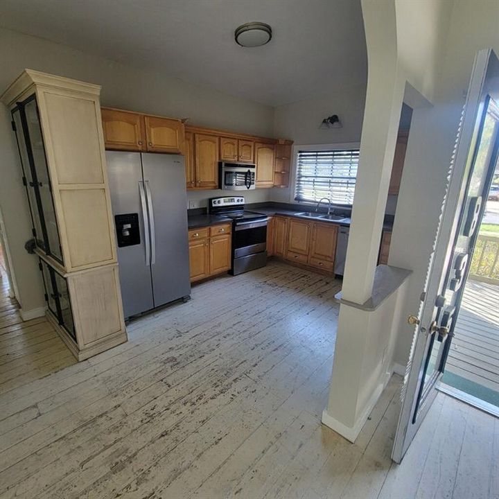 For Sale: $475,000 (3 beds, 2 baths, 1373 Square Feet)