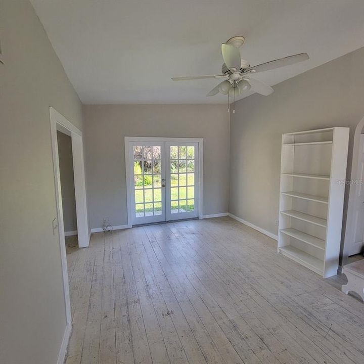 For Sale: $475,000 (3 beds, 2 baths, 1373 Square Feet)