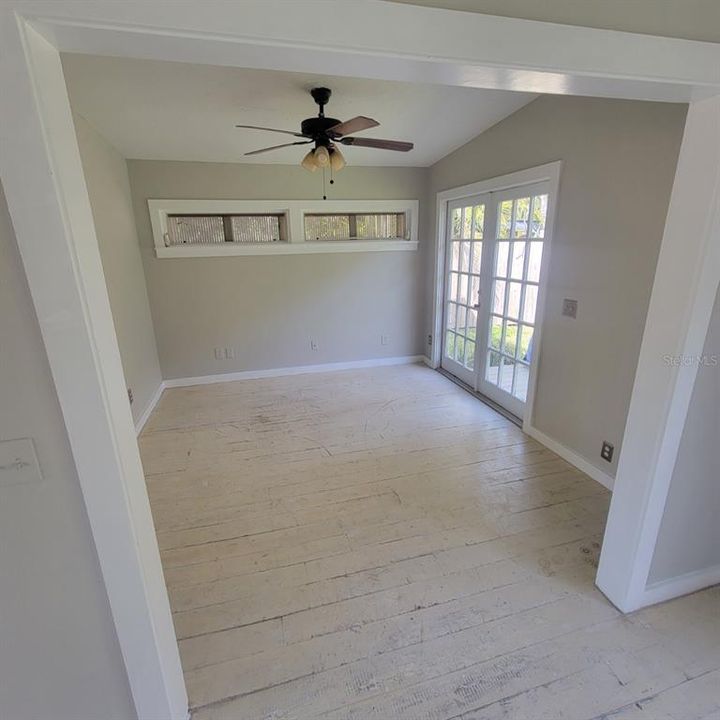 For Sale: $475,000 (3 beds, 2 baths, 1373 Square Feet)