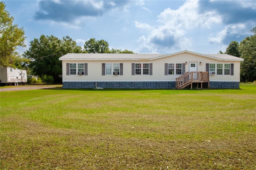 Recently Sold: $325,000 (3 beds, 2 baths, 1836 Square Feet)