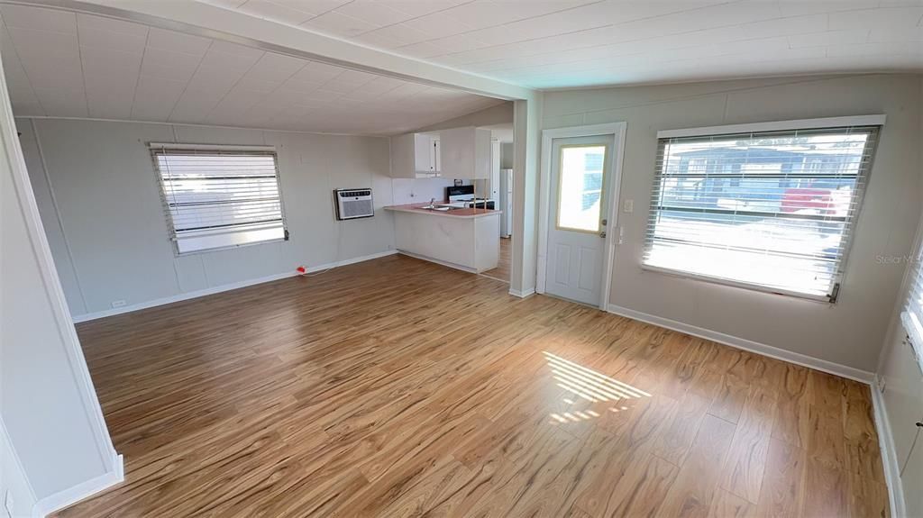 На продажу: $60,000 (1 спален, 1 ванн, 658 Квадратных фут)