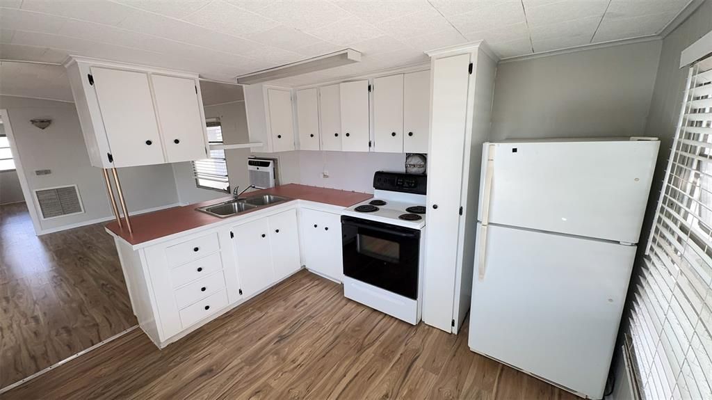 На продажу: $60,000 (1 спален, 1 ванн, 658 Квадратных фут)