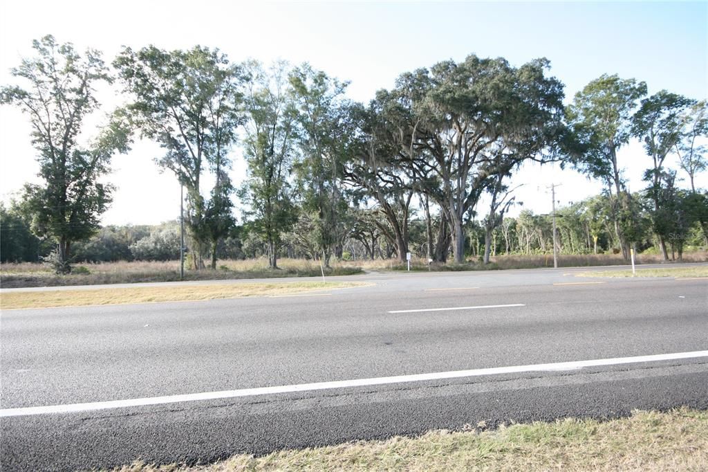 En Venta: $1,750,000 (18.06 acres)