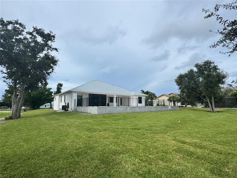 Под контрактом: $1,460,000 (3 спален, 3 ванн, 2577 Квадратных фут)