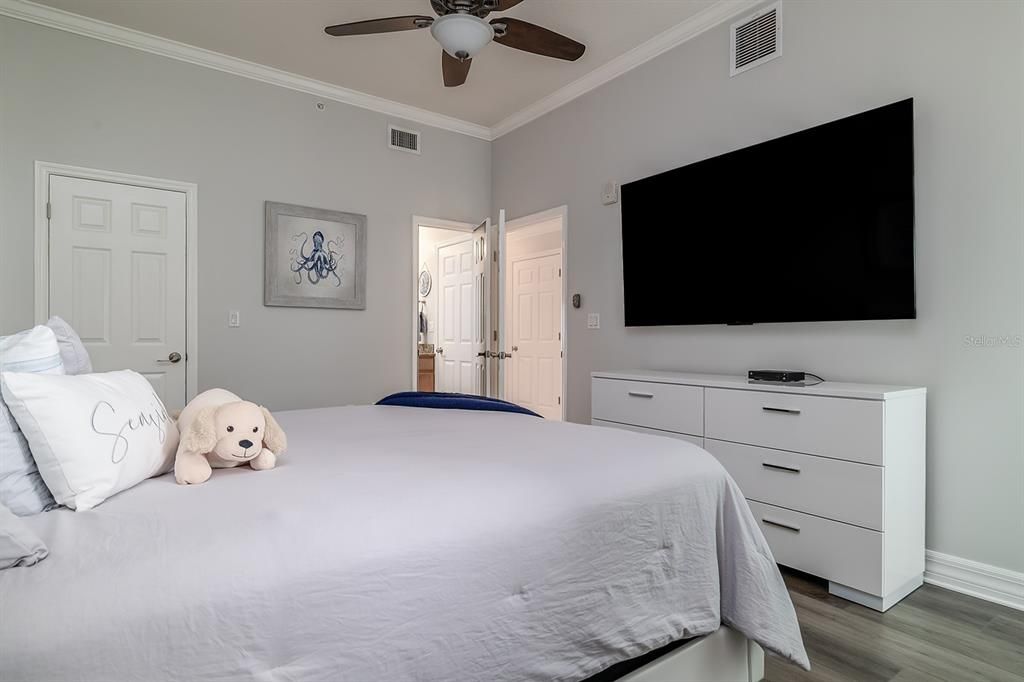 合同活跃: $974,000 (3 贝兹, 3 浴室, 2000 平方英尺)