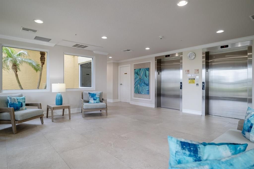 合同活跃: $974,000 (3 贝兹, 3 浴室, 2000 平方英尺)