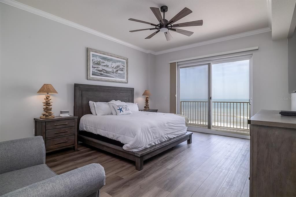 合同活跃: $974,000 (3 贝兹, 3 浴室, 2000 平方英尺)