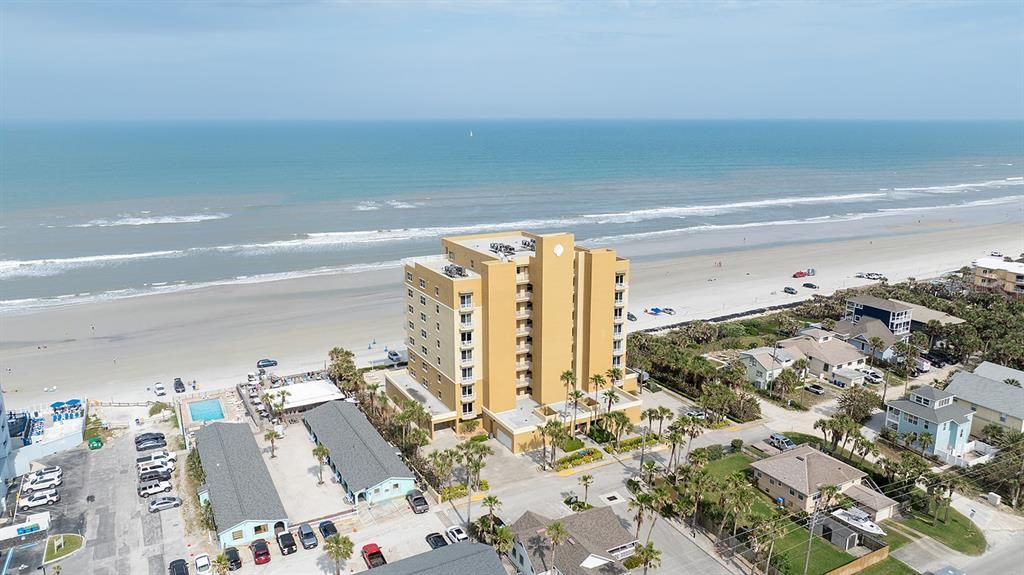 合同活跃: $974,000 (3 贝兹, 3 浴室, 2000 平方英尺)