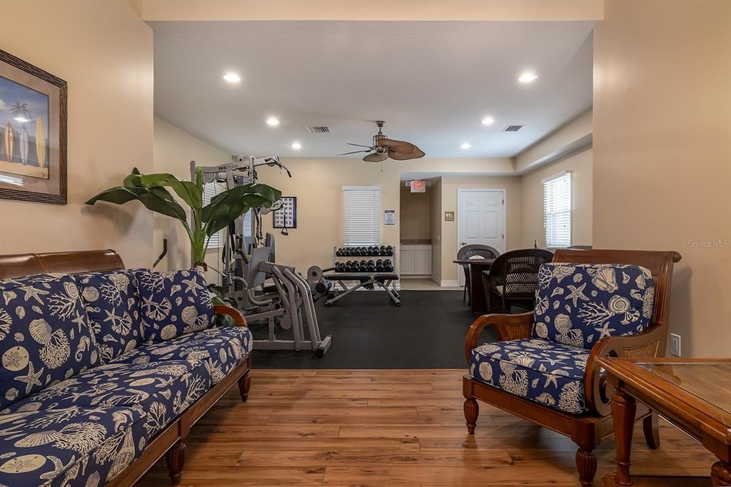 合同活跃: $974,000 (3 贝兹, 3 浴室, 2000 平方英尺)