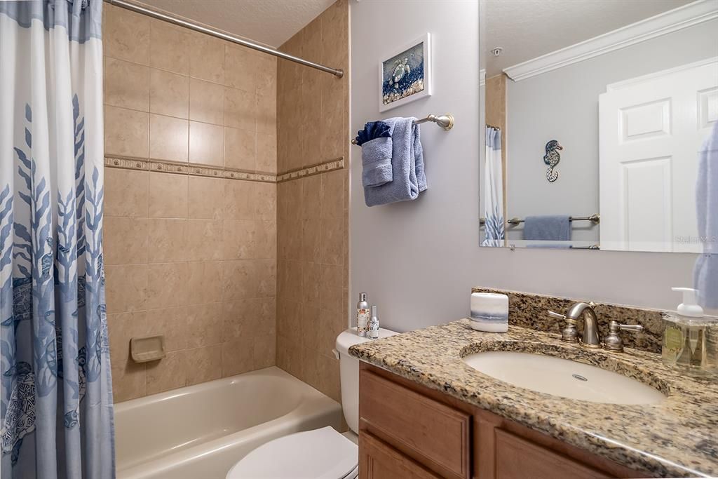 合同活跃: $974,000 (3 贝兹, 3 浴室, 2000 平方英尺)