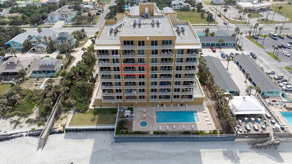 合同活跃: $974,000 (3 贝兹, 3 浴室, 2000 平方英尺)