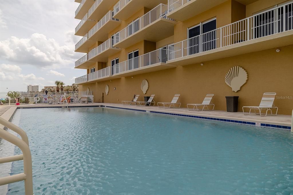 合同活跃: $974,000 (3 贝兹, 3 浴室, 2000 平方英尺)