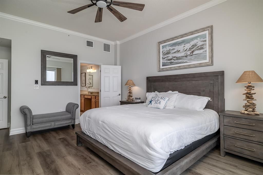 合同活跃: $974,000 (3 贝兹, 3 浴室, 2000 平方英尺)