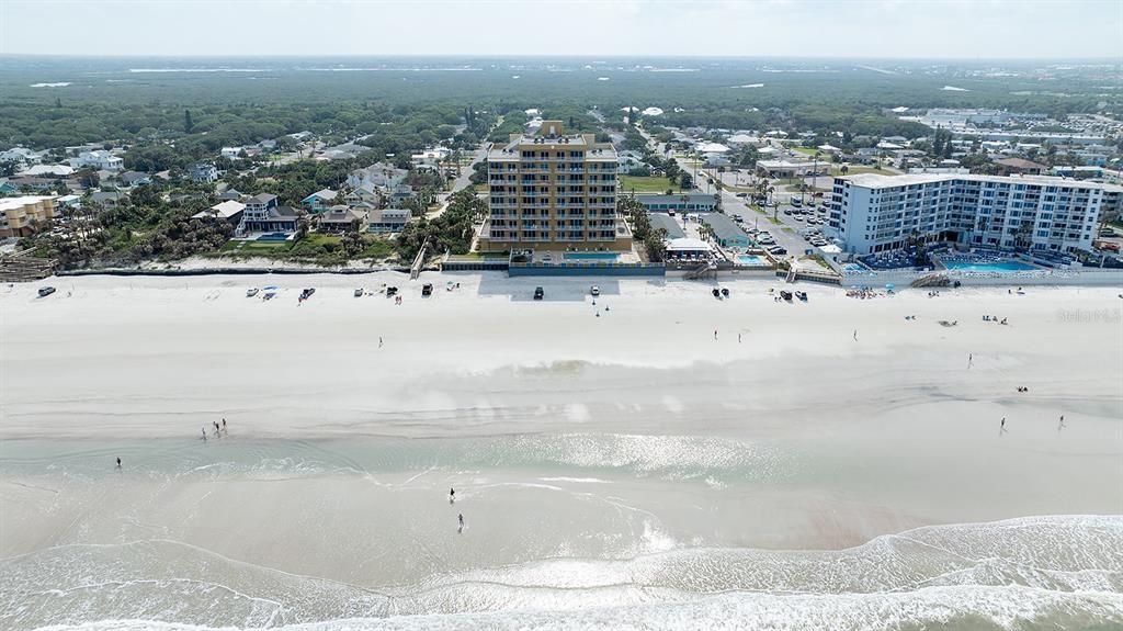 合同活跃: $974,000 (3 贝兹, 3 浴室, 2000 平方英尺)