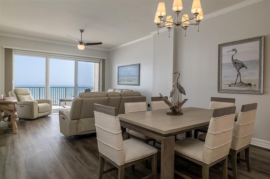 合同活跃: $974,000 (3 贝兹, 3 浴室, 2000 平方英尺)