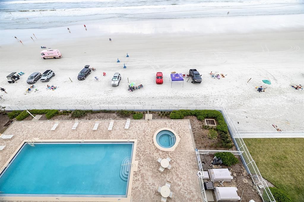 合同活跃: $974,000 (3 贝兹, 3 浴室, 2000 平方英尺)