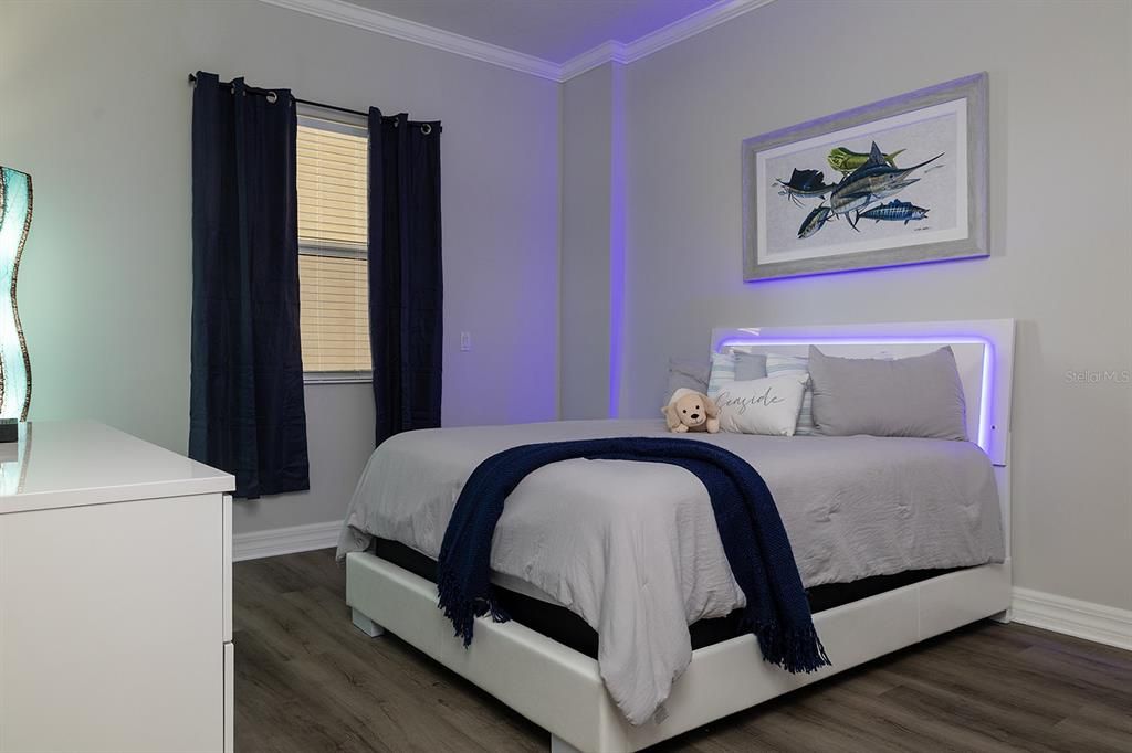 合同活跃: $974,000 (3 贝兹, 3 浴室, 2000 平方英尺)