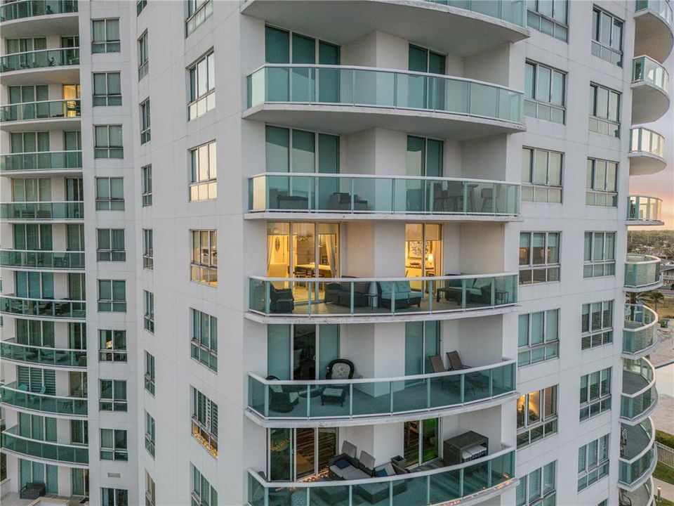 For Sale: $594,000 (3 beds, 3 baths, 2239 Square Feet)