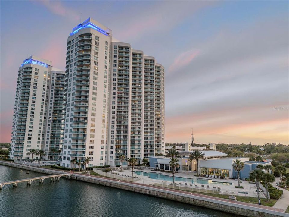 For Sale: $594,000 (3 beds, 3 baths, 2239 Square Feet)