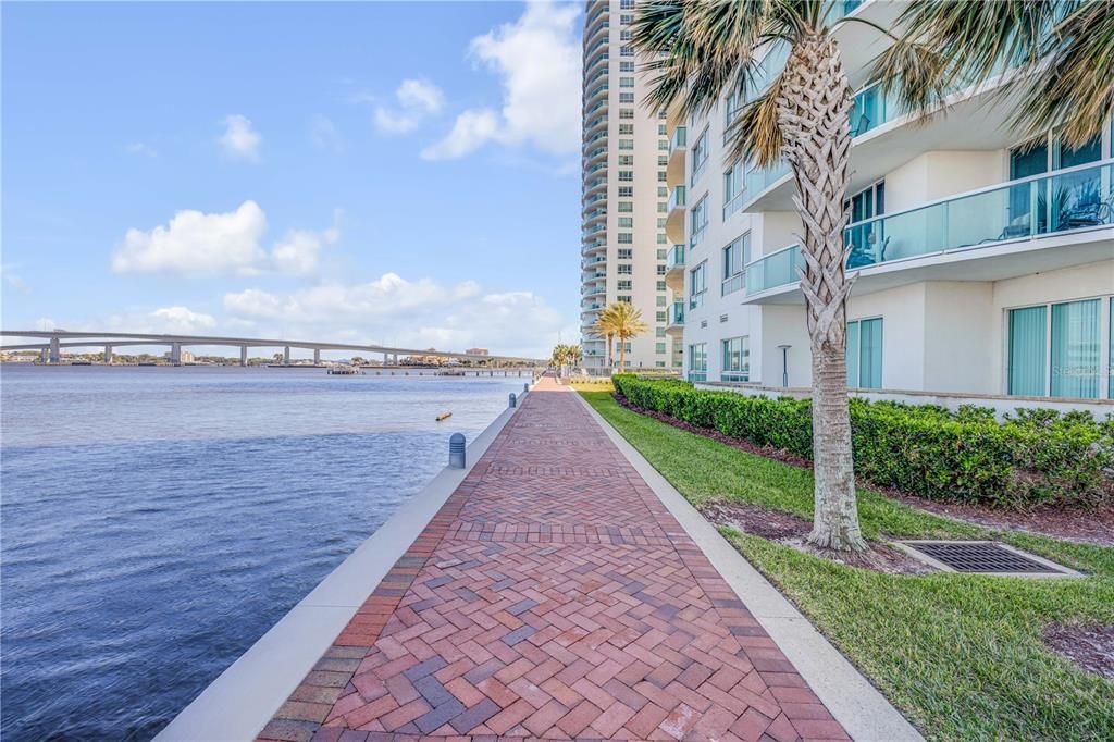 For Sale: $594,000 (3 beds, 3 baths, 2239 Square Feet)