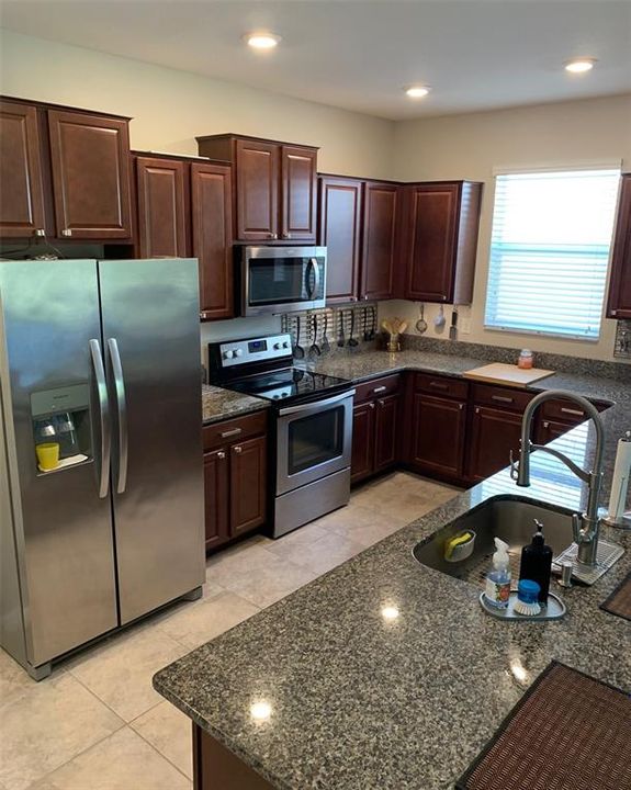 待售: $345,900 (4 贝兹, 2 浴室, 2209 平方英尺)