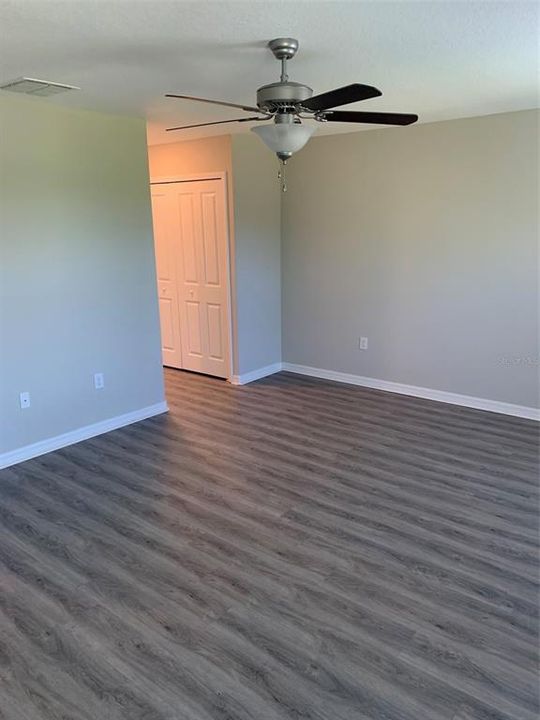 待售: $345,900 (4 贝兹, 2 浴室, 2209 平方英尺)