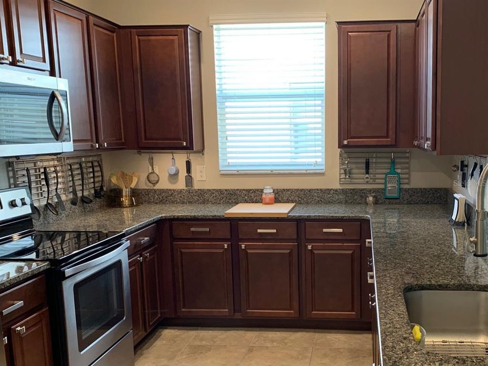 待售: $345,900 (4 贝兹, 2 浴室, 2209 平方英尺)