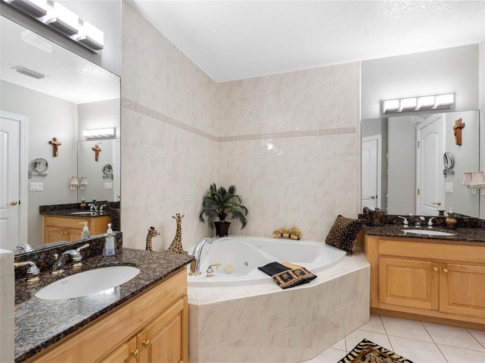 For Sale: $1,247,000 (3 beds, 3 baths, 2041 Square Feet)