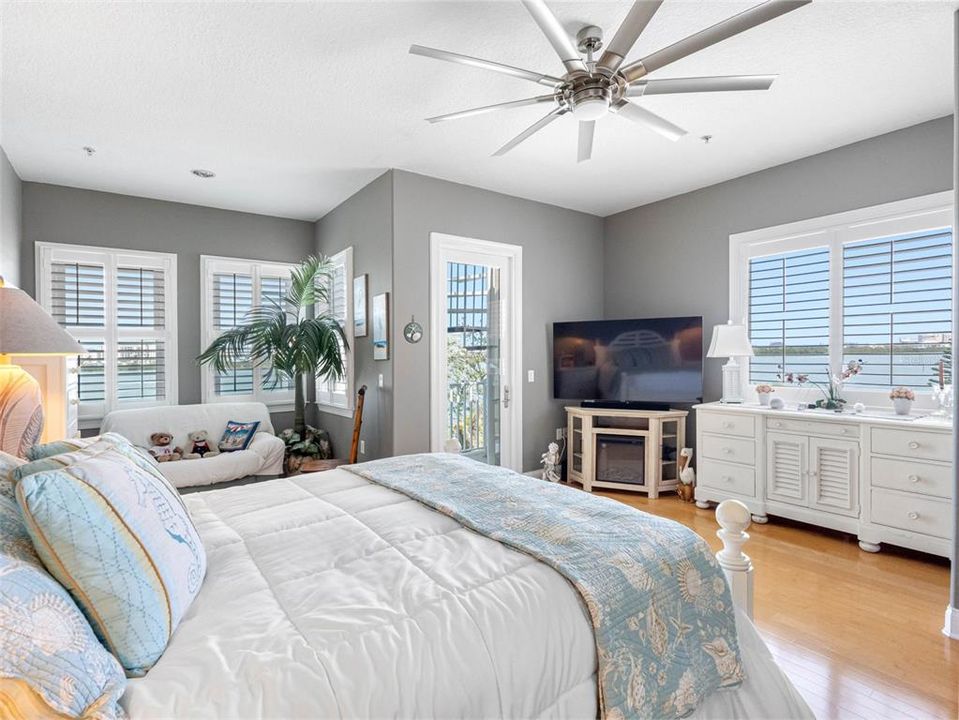 For Sale: $1,247,000 (3 beds, 3 baths, 2041 Square Feet)