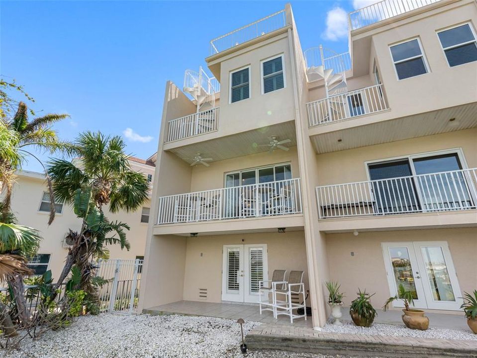 For Sale: $1,247,000 (3 beds, 3 baths, 2041 Square Feet)