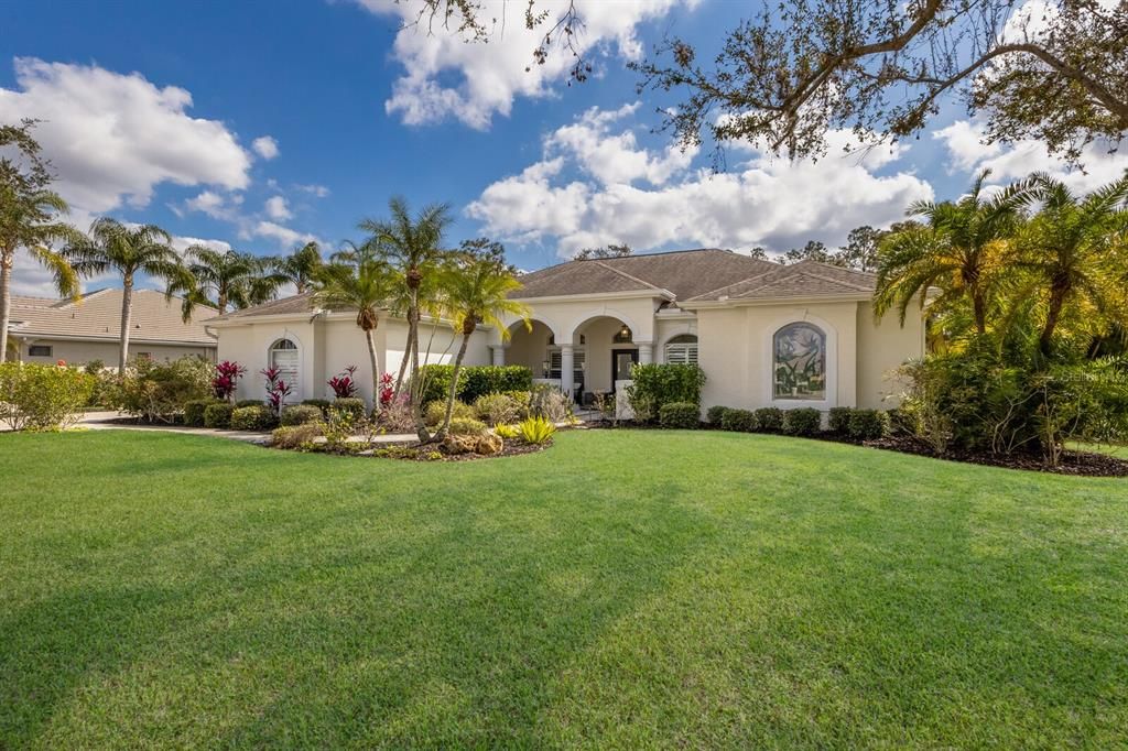 最近售出: $1,175,000 (4 贝兹, 3 浴室, 2832 平方英尺)