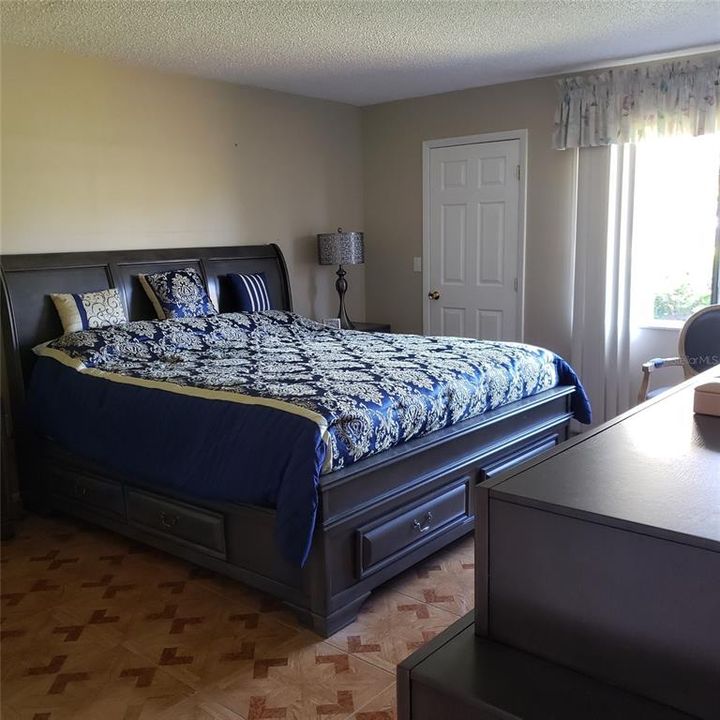 На продажу: $225,000 (2 спален, 2 ванн, 1094 Квадратных фут)